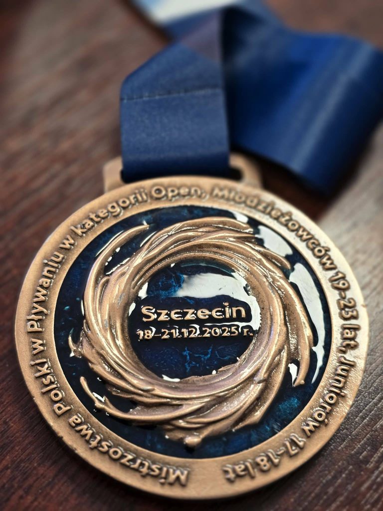 Zdjecie przedstawia medal