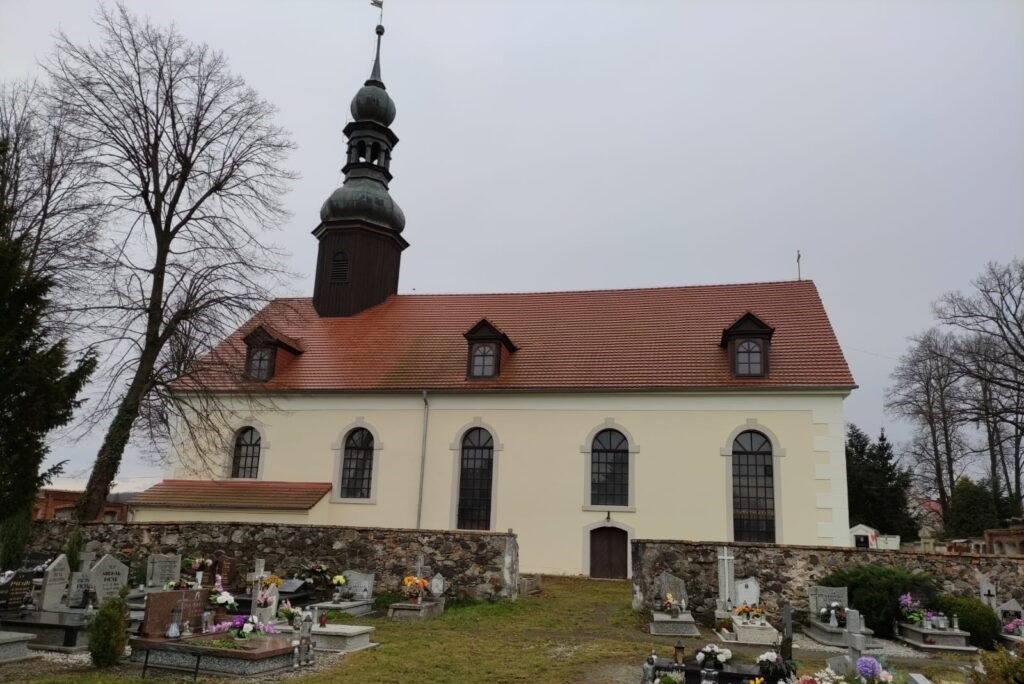 Zdjęcie przedstawia Kości&oacute;ł p.w. Ścięcia Jana Chrzciciela w&nbsp;Kościelniku
