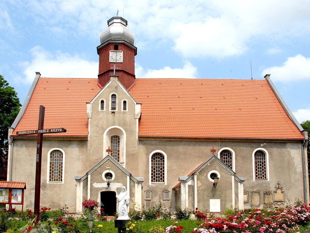Zdjęcie przedstawia Kości&oacute;ł parafialny p.w. Macierzyństwa Najświętszej Marii Panny w&nbsp;Pisarzowicach