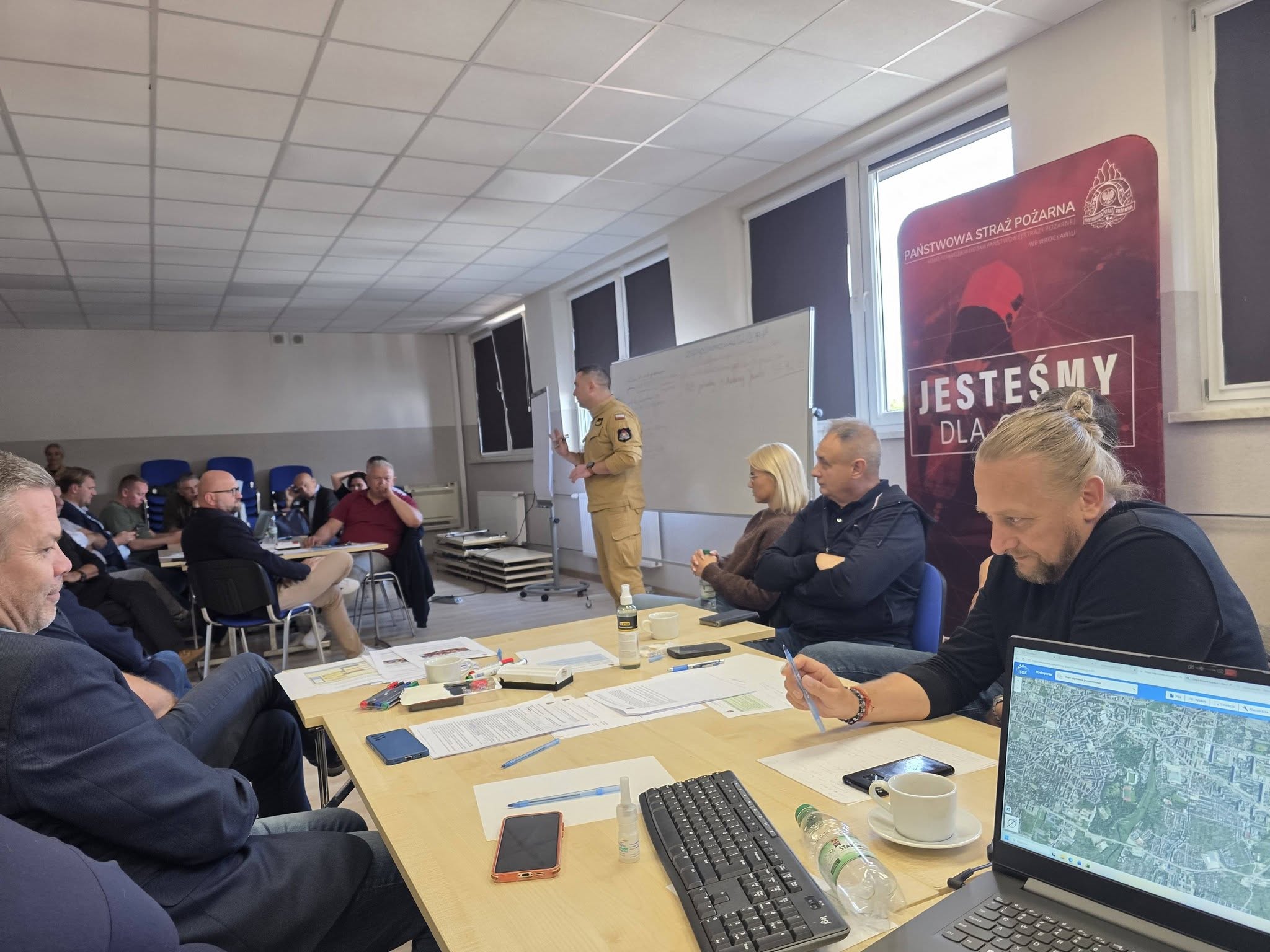 Zdjęcie przedstawia w&oacute;jt&oacute;w, burmistrz&oacute;w, prezydent&oacute;w na&nbsp;szkoleniu