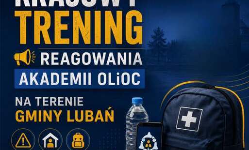 Na zdjęciu przedstawiono plecak, wodę, latarkę oraz inne wyposażenie, które może okazać się niezbędne w razie konieczności.